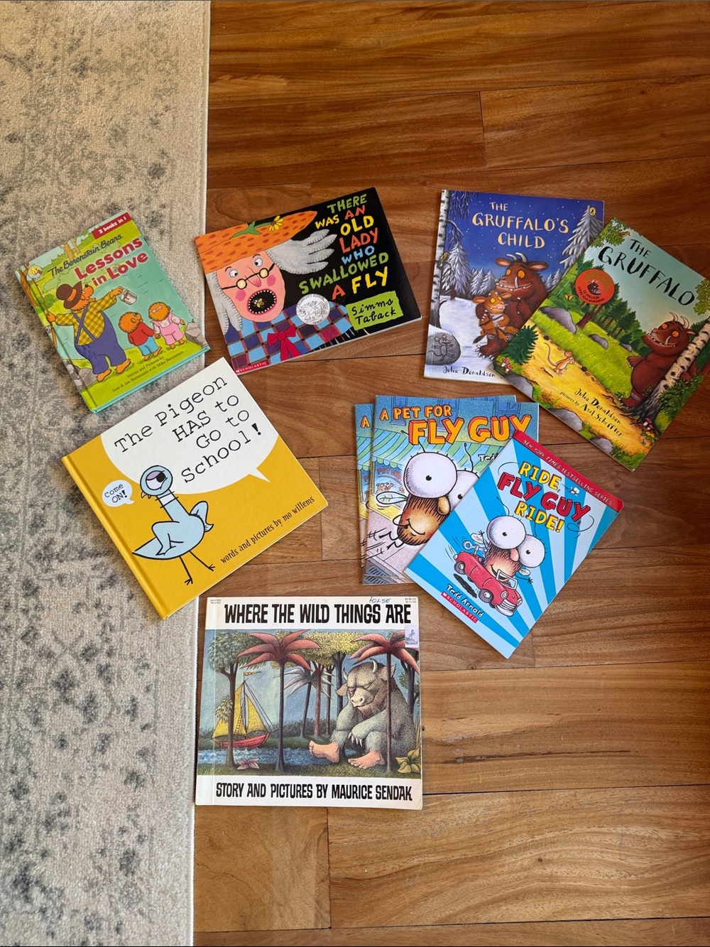 Scholastic Bright Kids Picture Book Set - Yellow, Blue, Green, Red
